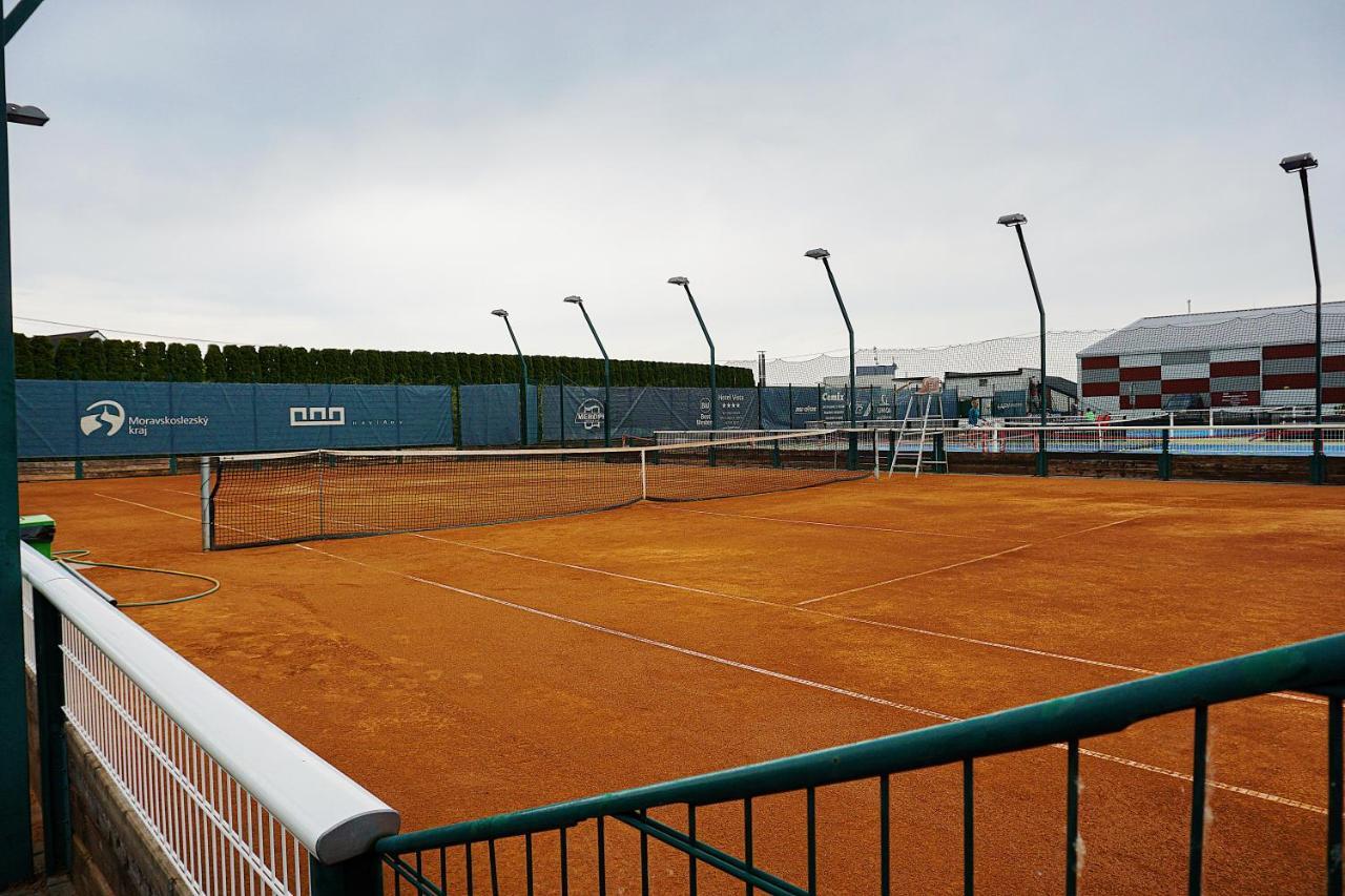 Tennishill ฮาวิรอฟ ภายนอก รูปภาพ